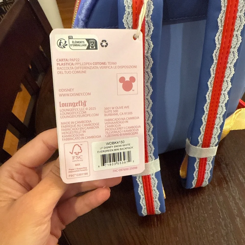 Snow White Loungefly - Picture 4 of 4